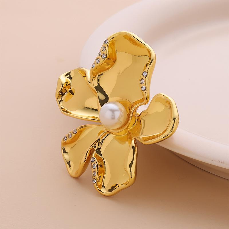 Coco Style Pearl Flower Lapel Pin Brooch - Elegant Alloy Corsage Accessory