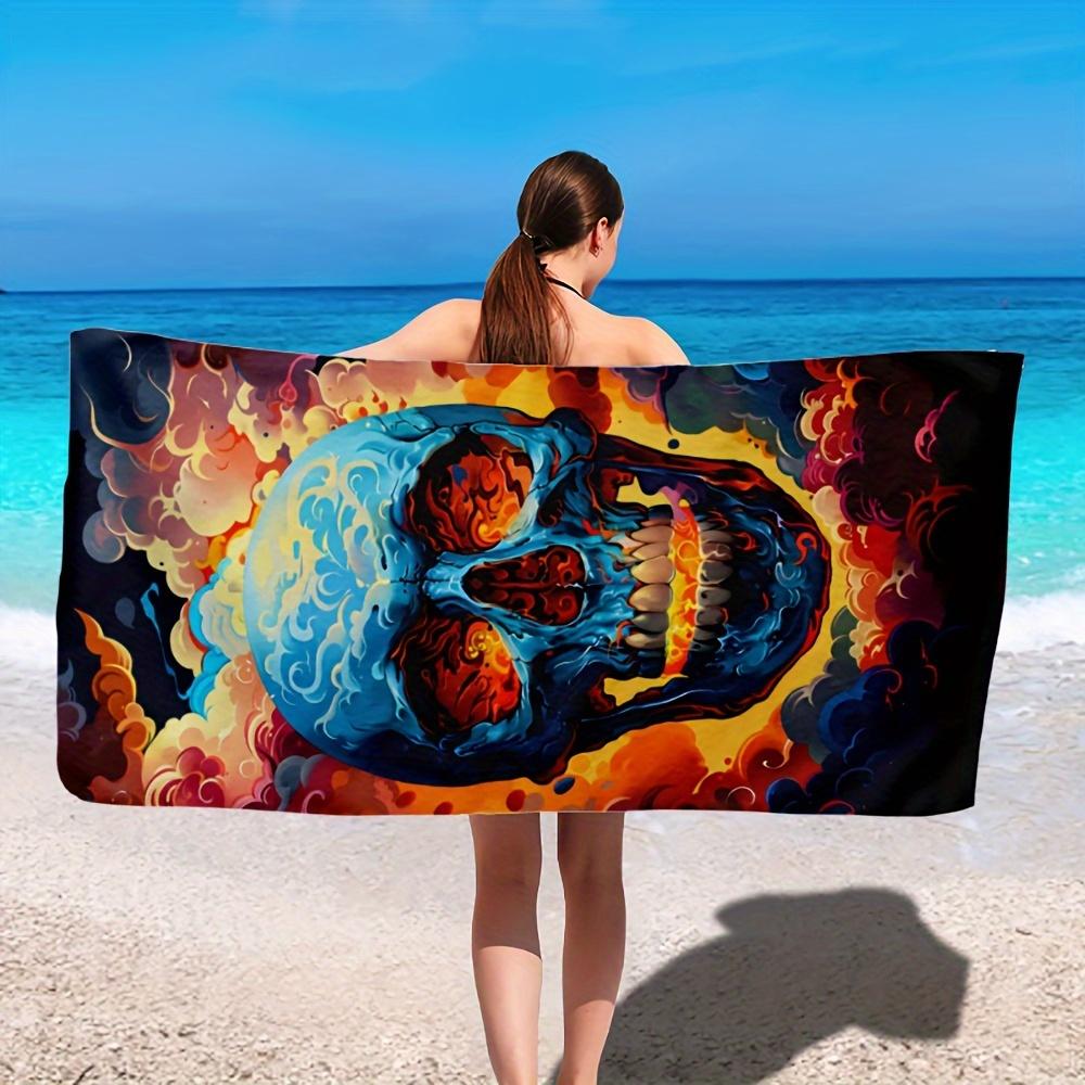 Psychedalisches Totenkopf Strandtuch, Trippy Blauer Totenkopf mit Feuerwolken Aufdruck Übergröße Badetuch, Trockene Kantige Sommer Stranddecke