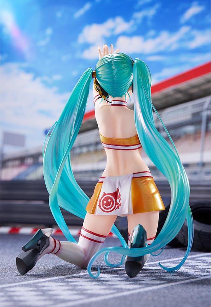 [USED] Hatsune Miku Racing Miku 2010 Ver. Art by Kentaro Yabuki Figure