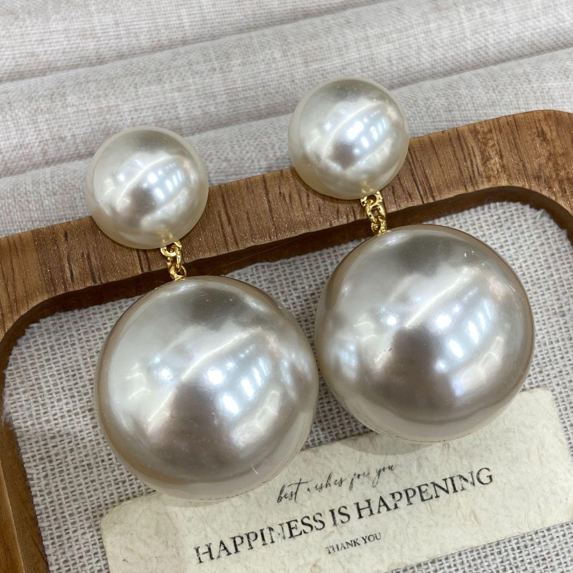 

Xiaoxiangfeng Temperament Stud Earrings Women S Light Luxury Design High-End Earrings Retro Hong Kong Style Exquisite Earrings New