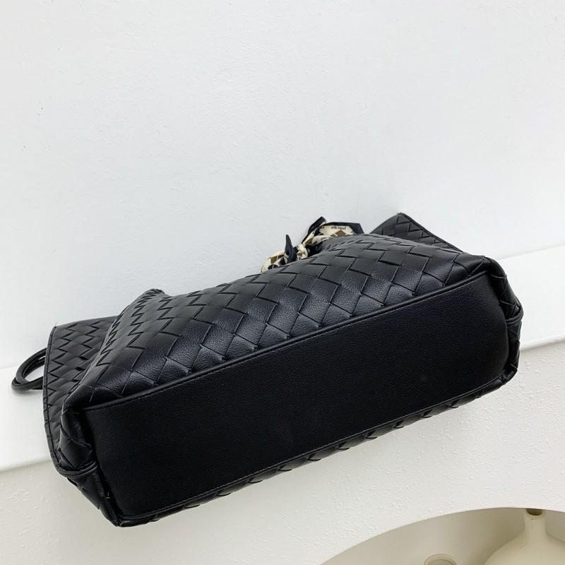 2026 New Leather Women's Bag Woven Tote Bucket Bag Shopping Bag Large Capacity Shoulder Lower Bag