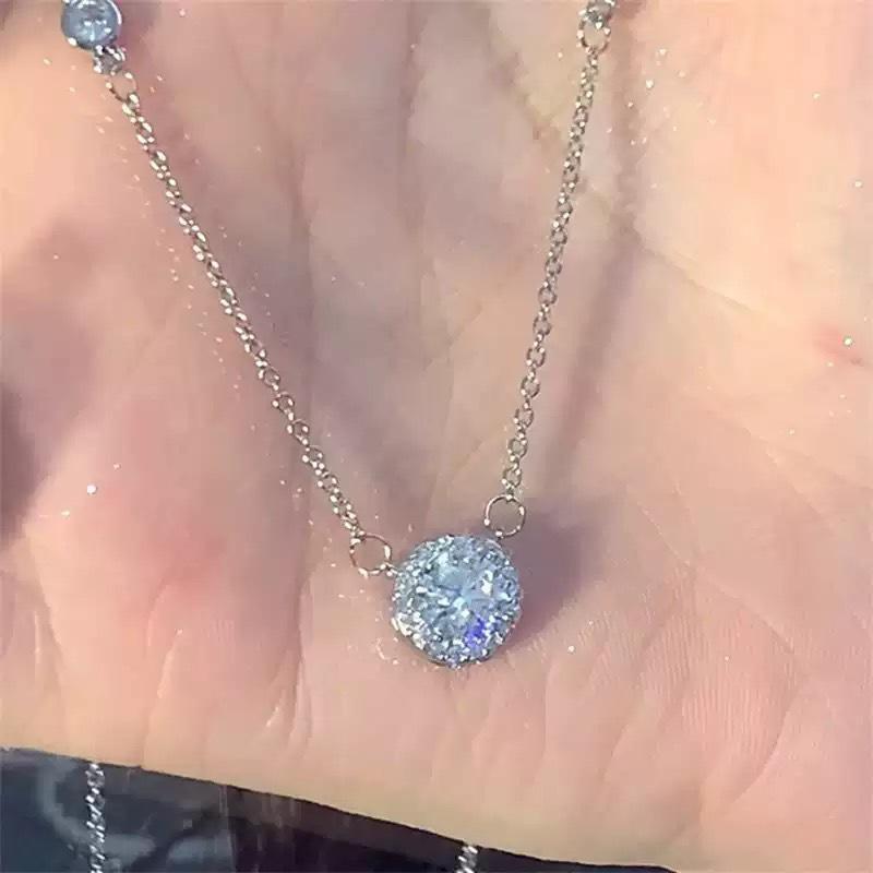 High-End Zircon Star Pendant Necklace for Women - Elegant, Simple Design