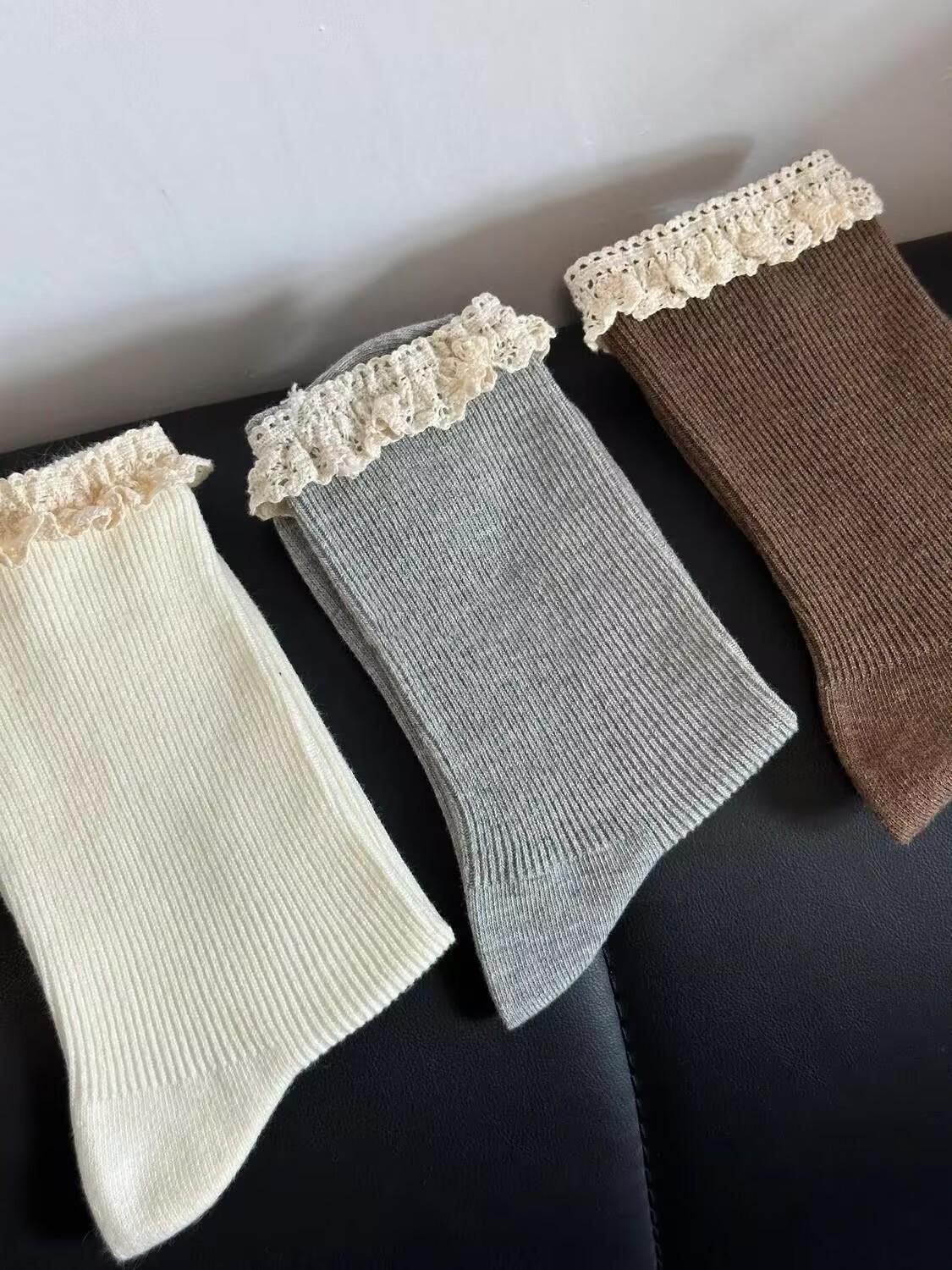 

Корейско-японские носки средней длины в вертикальную полоску однотонного цвета для милой девушки: Весна/Осень Ретро Плиссированный Дизайн с Кружевом и Сборками One Size коричневый