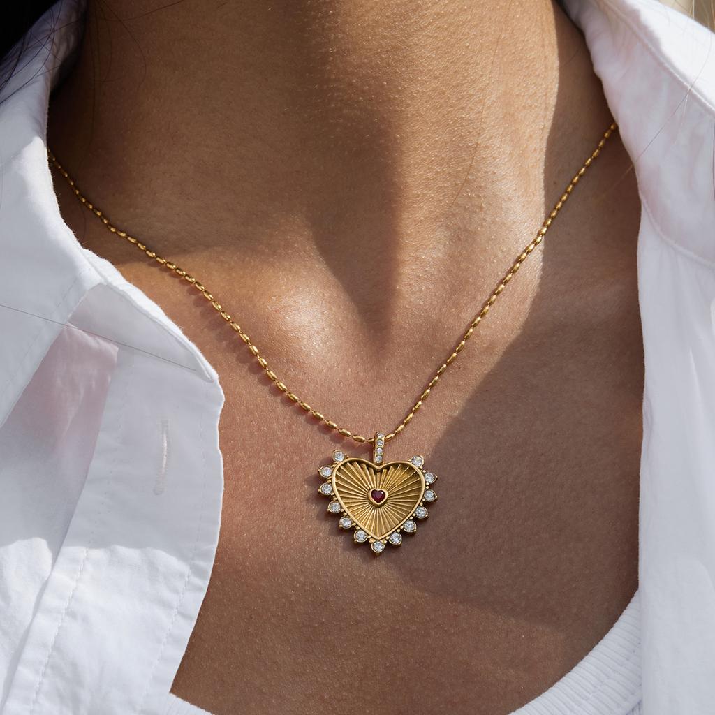 Yori Distinctive Red Rhinestone Ribbed Heart Pendant Necklace for Women Stainless Steel Popular Chic 2025 Jewelry PVD Plated