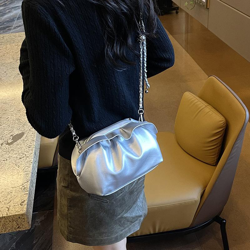 2025 Autumn New Chain Commuter Bag Design Sense Niche Messenger Bag Fashion Versatile Shoulder Bag Women