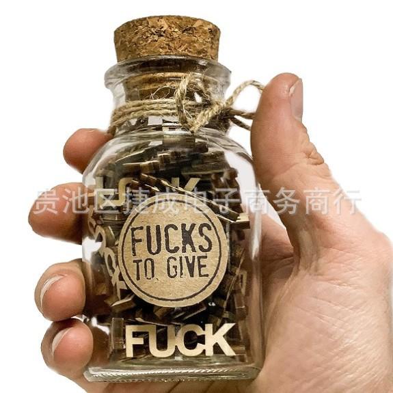 Lustiges Fuck-Glas Geschenk – 100 Holzbuchstaben-Ausschnitte, Scherz-Geburtstagsgeschenk für Ihn/Sie, Neuartige Schreibtischdekoration zur Stressbewältigung