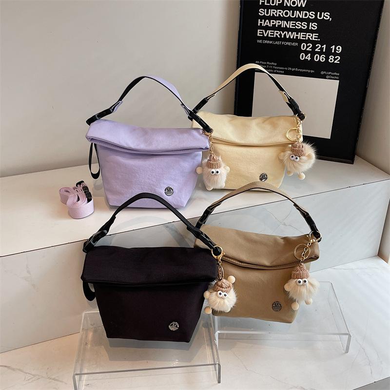Autumn And Winter Niche Mobile Phone Bag Women'S Versatile Casual Nylon Messenger Bag Commuter Small Bag