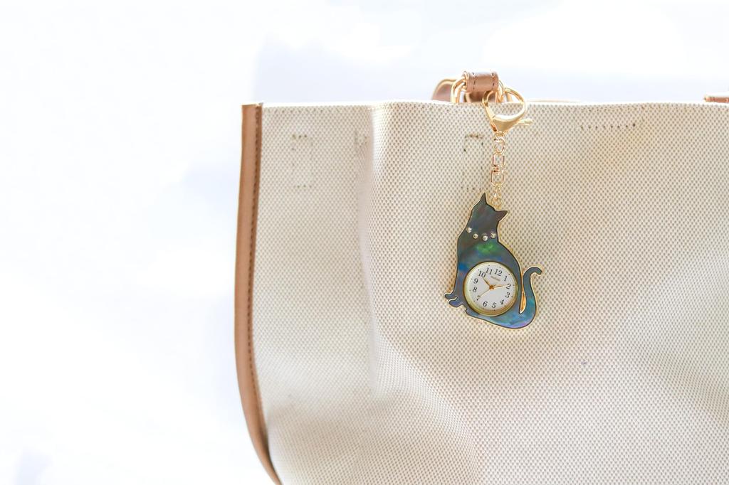 Fieldwork Analog Male Cat Keychain Watch JN046-1 Shell White