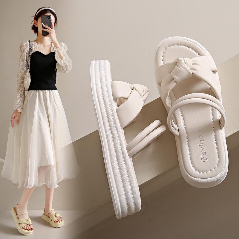 

Fairy wind wears cool slippers outside the word female summer new Korean version bow casual platform two wear sandals 40 жовтий
