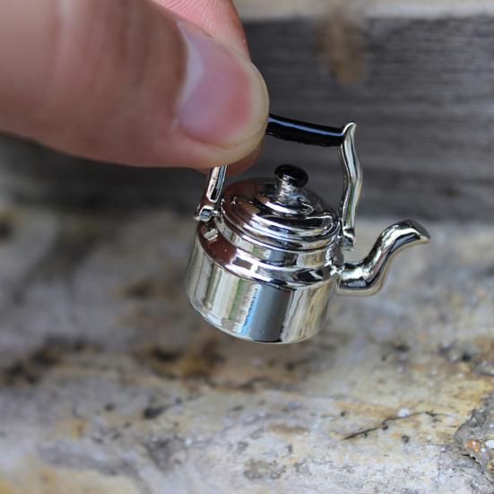 1 Stück Puppenhaus Miniatur-Legierung Mini alte Wasserkocher Küche 1:12 1:6 Kinderspielzeuggeschenk
