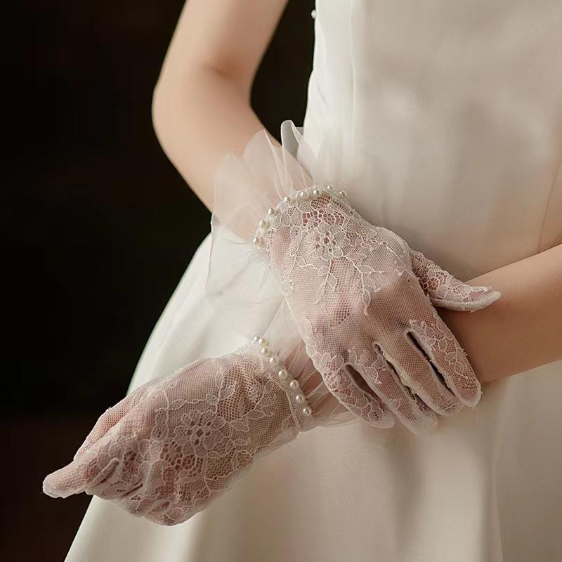 1 Pair Exquisite Short Gloves Wedding Bridal White Lace Pearls Ruffle Edge Women Ladies Bride Bridesmaid Finger Wedding Decors