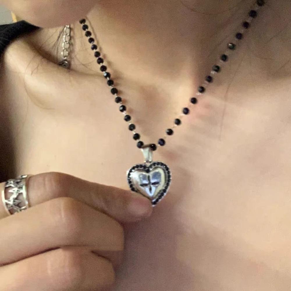 Hip-hop Punk Sliver Color Cross Heart Shape Pendant Irregular Black Artificial Crystal Bead Necklace for Men Women Trend Jewelry