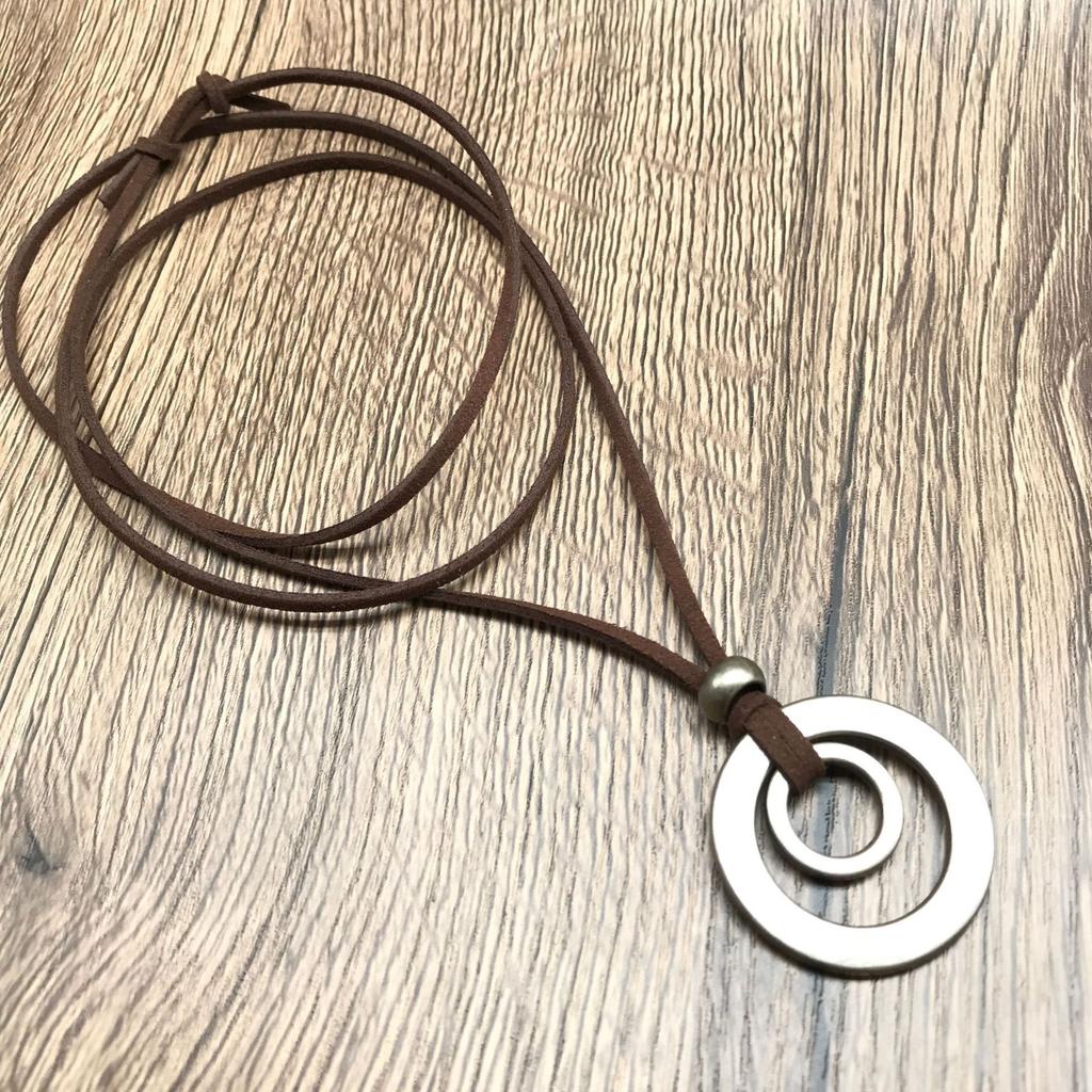 Minimalistisches Vintage-Stil Unisex-Halskette, Geometrischer Runder Form Legierung Anhänger, Silberfarben, Modeschmuck für Männer a