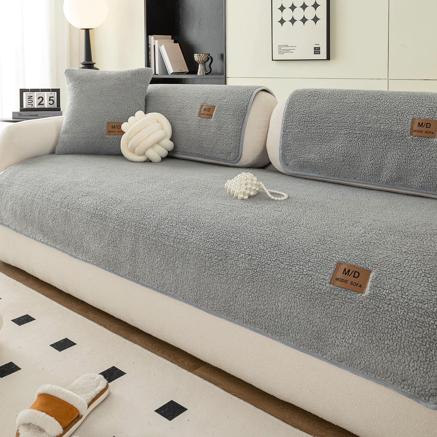 

Warm Sherpa Solid Colour Sofa Cover with Anti-Slip Backing & PU label for Living Room Couch Slipcovers Fall/Winter Sofa Towel 90x90cm світло-сірого кольору