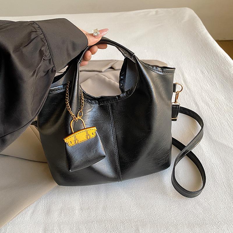 Niche Design Bucket Bag Women's 2025 New Autumn Retro Fashion Foreign Style Fashion Handbag Messenger Bag