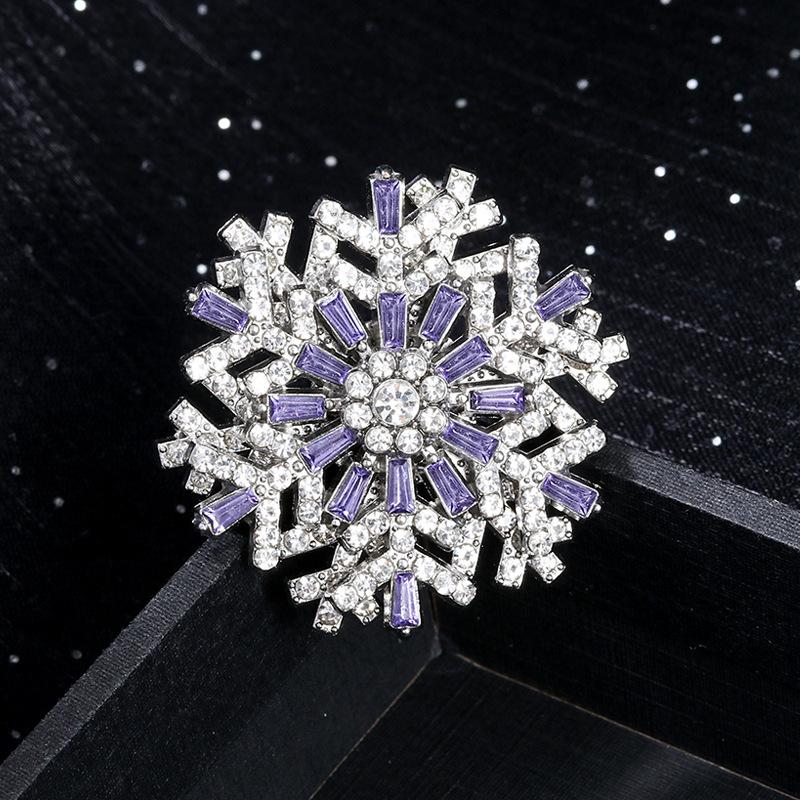 Christmas Snowflake Brooch Pins for Women Unisex Winter Flowers New Year Party Corsage Gifts