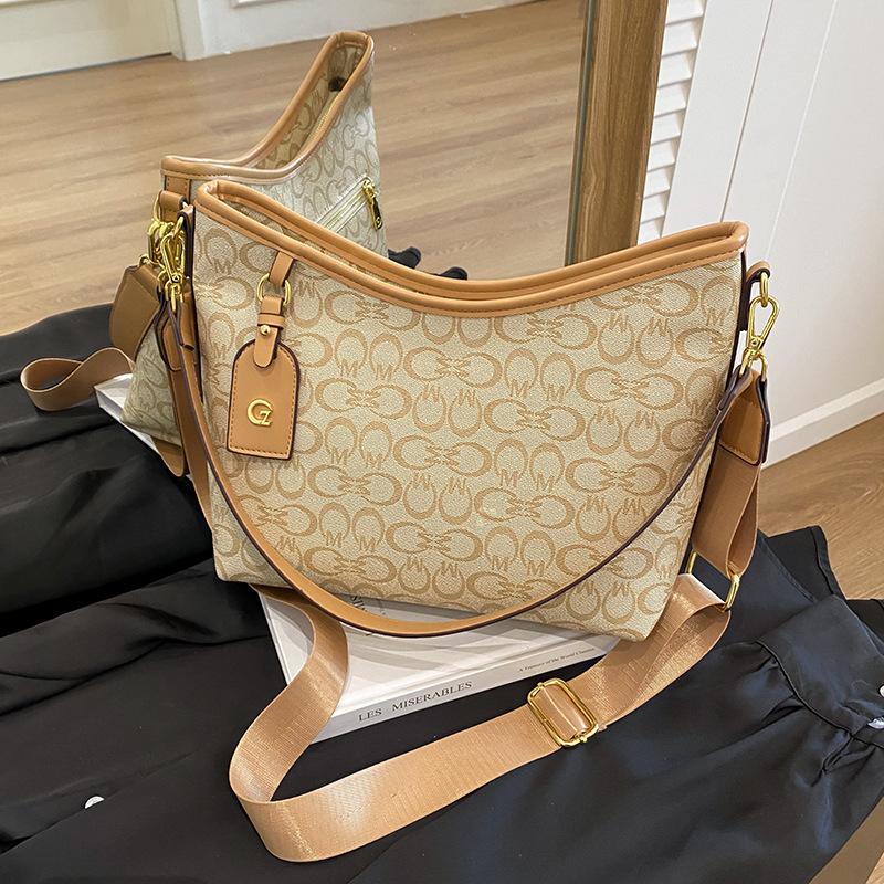 Women's bag new printed retro messenger bag large capacity casual shoulder bag underarm bag