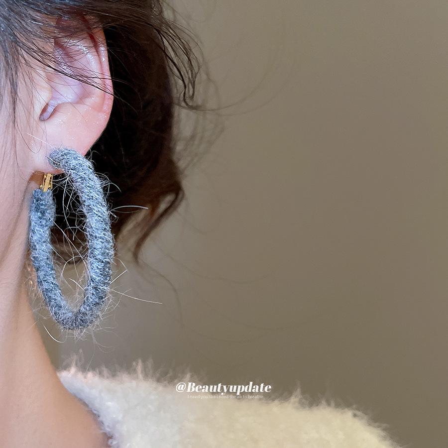 Handmade Knitted Wool Hoop Earrings: Autumn/Winter Fashion, Versatile & High-End Style for Women