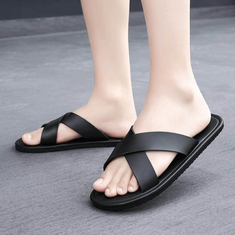 Fashion Black Men Slippers Four Seasons Hot Sale EVA Comfortable Sandals 2025 Large Size 46 Beach Shoes Slides Outdoor Fashion Men Shoes