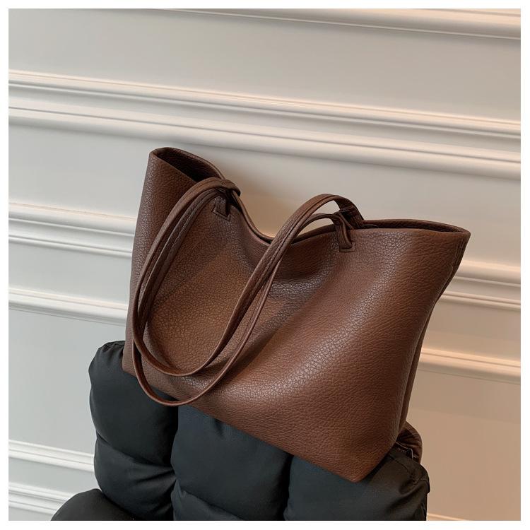 Large Capacity Bag Women's Bag 2025 New Trendy Fashion Retro Shoulder Mother and Child Bag Texture Versatile Tote Bag Soft Leather