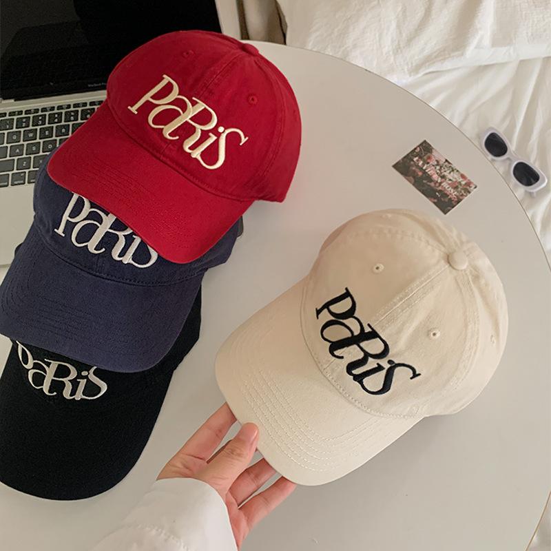 Neue Amerikanische Retro Baseballkappe für Damen im Sommer Großer Kopf und Breite Krempe Zeigt Klein Einfache Buchstaben Bestickte Baseballkappe