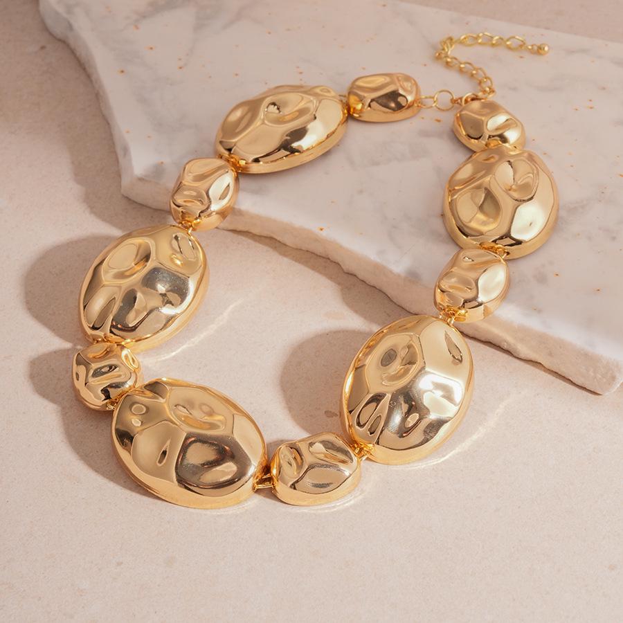 High-End European & American Metal Oval Earrings and Necklace Set - Simple Clavicle Chain for Women
