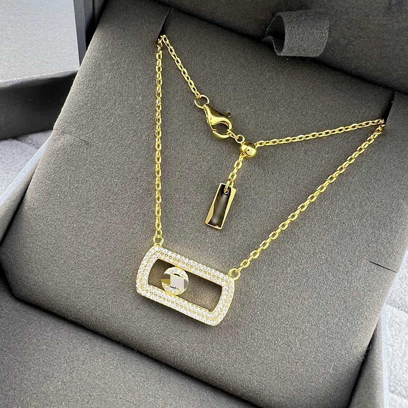 Элегантное женское колье с большим бриллиантовым кулоном: Легкая роскошь, Универсальный, Модный высокого класса.