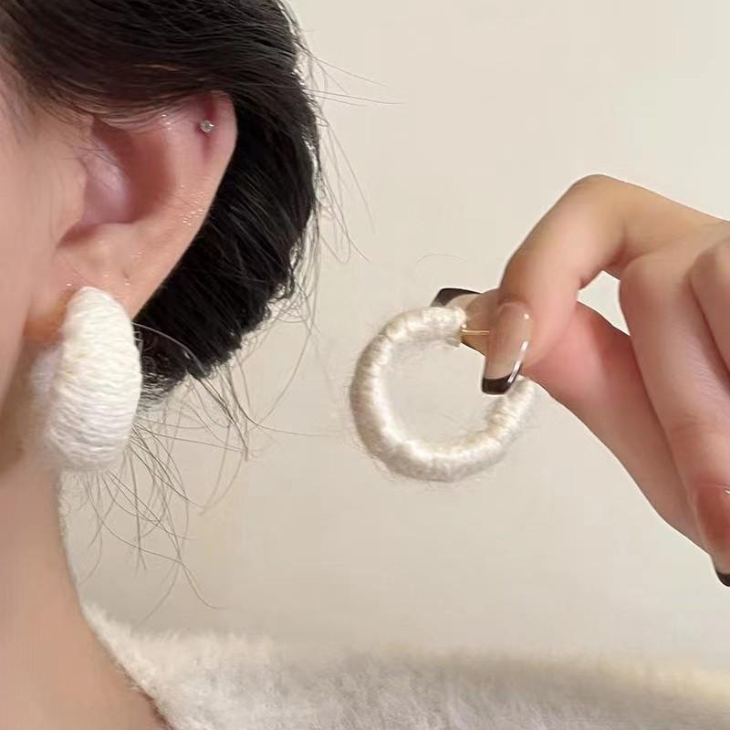 2025 Trendy High-End Retro Earrings: Autumn/Winter Design