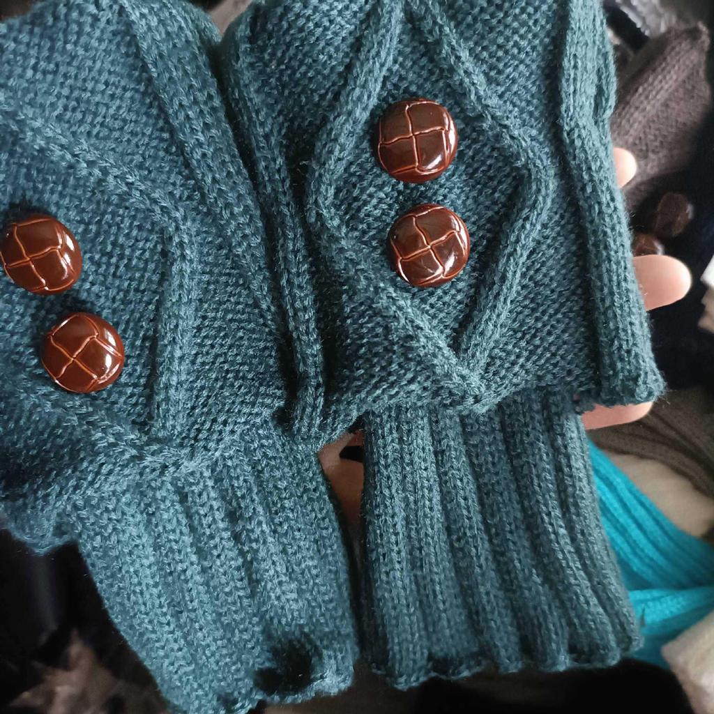Women's Thick Knit Wool Diamond Button Ankle Boot Socks and Leg Warmers for Autumn and Winter.