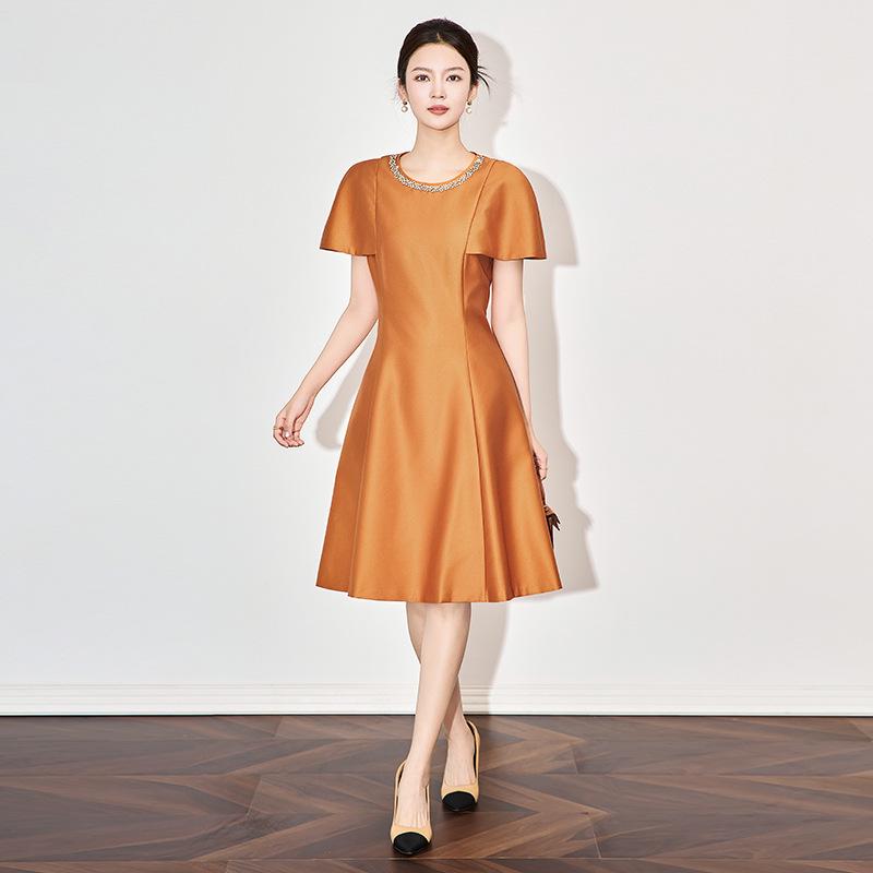 

Французское светское платье с короткими рукавами и отделкой шипами M оранжевый