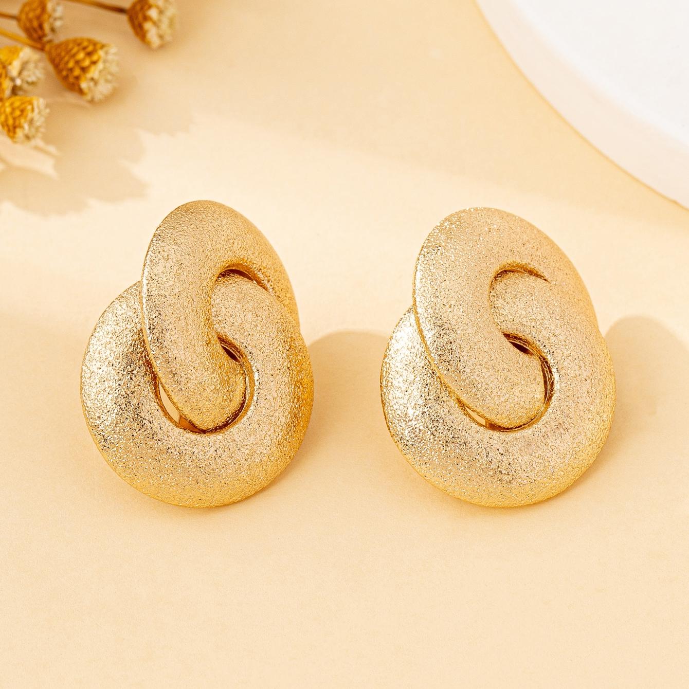 

A Pair of Women s Earrings, Metal Frosted Twisted Earrings, Suitable for Daily Wear and Vacation Wear