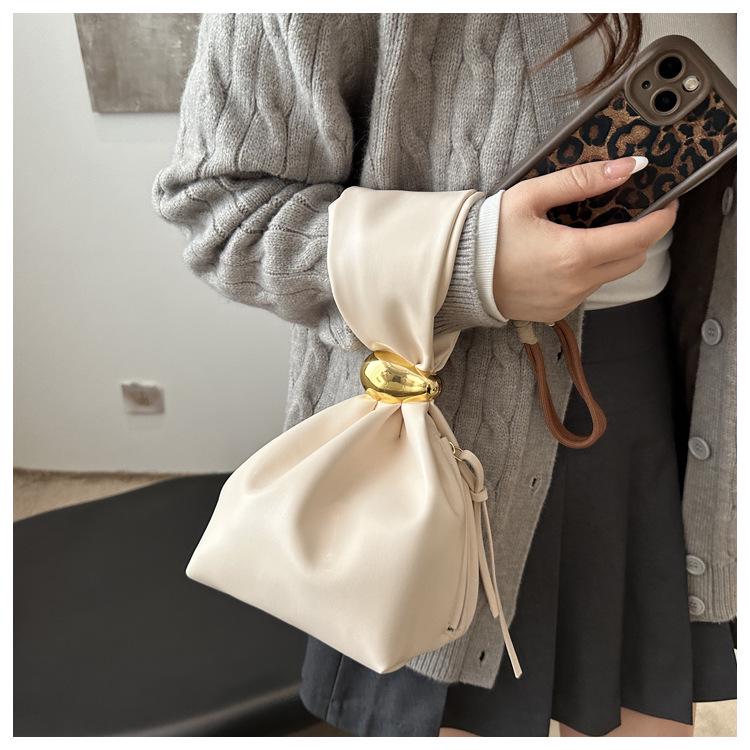 Retro Pleated Women's Bucket Bag: Large Capacity, Fashionable, Aesthetic, Unique Design