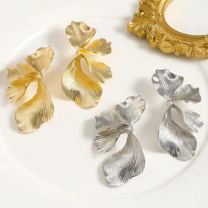 Vintage Metal Flower Post Earrings For Women Large Gold Color Textured Petal Party Accessories Fashion Jewelry Gift