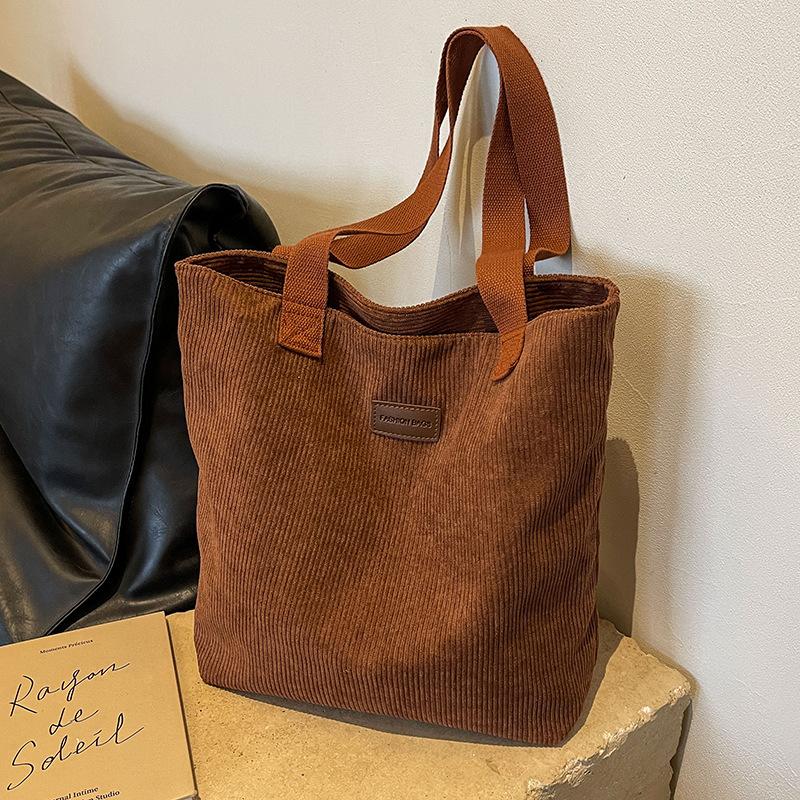 

Вельветова сумка жіноча великої місткості 2024, нова осінь і зима, універсальна сумка через плече, дорожня сумка для приміських перевезень. темно-коричневого кольору