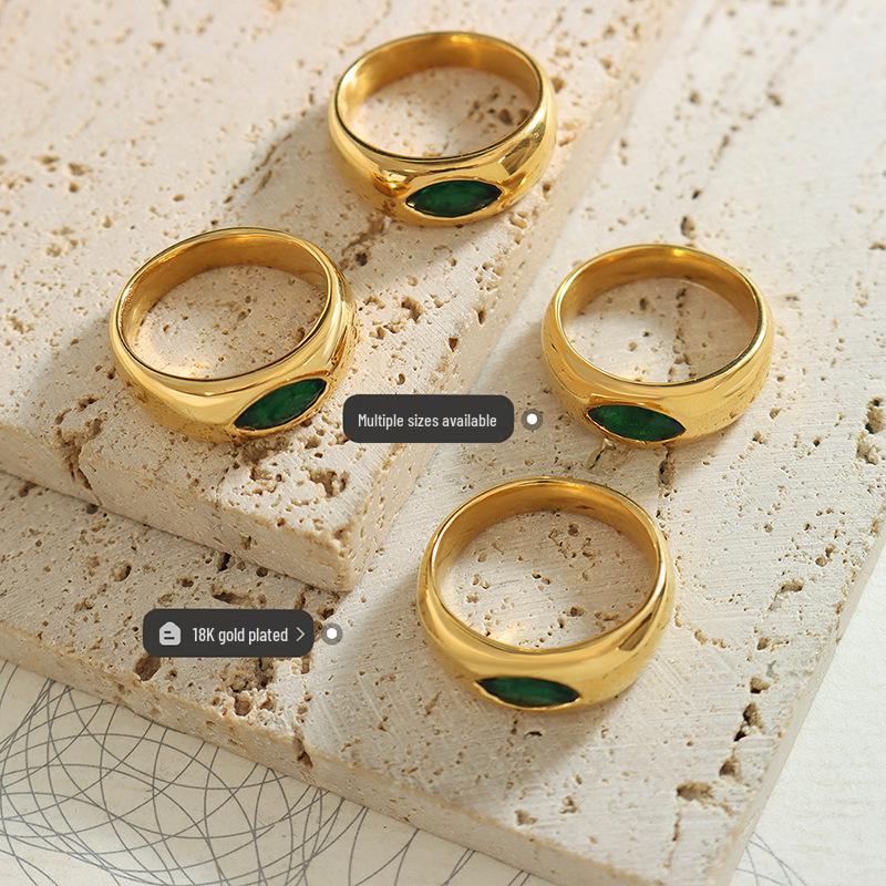 Hong Kong Retro Hepburn Style Emerald Zircon Ring