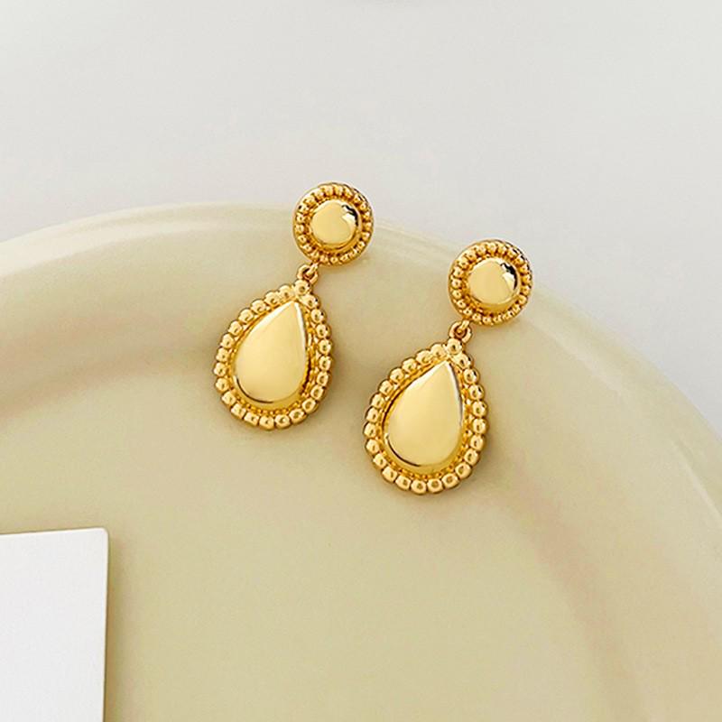 European & American New Metal Heart Lace Earrings: High-End, Fashionable, Luxurious, Versatile Temperament with Silver Needle