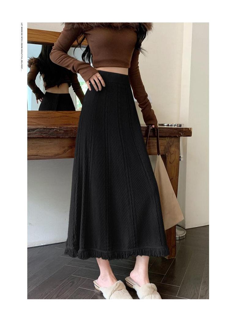 Title: "Elegant Autumn Tassel Knit Skirt - Chic & Artistic Everyday Wear"
