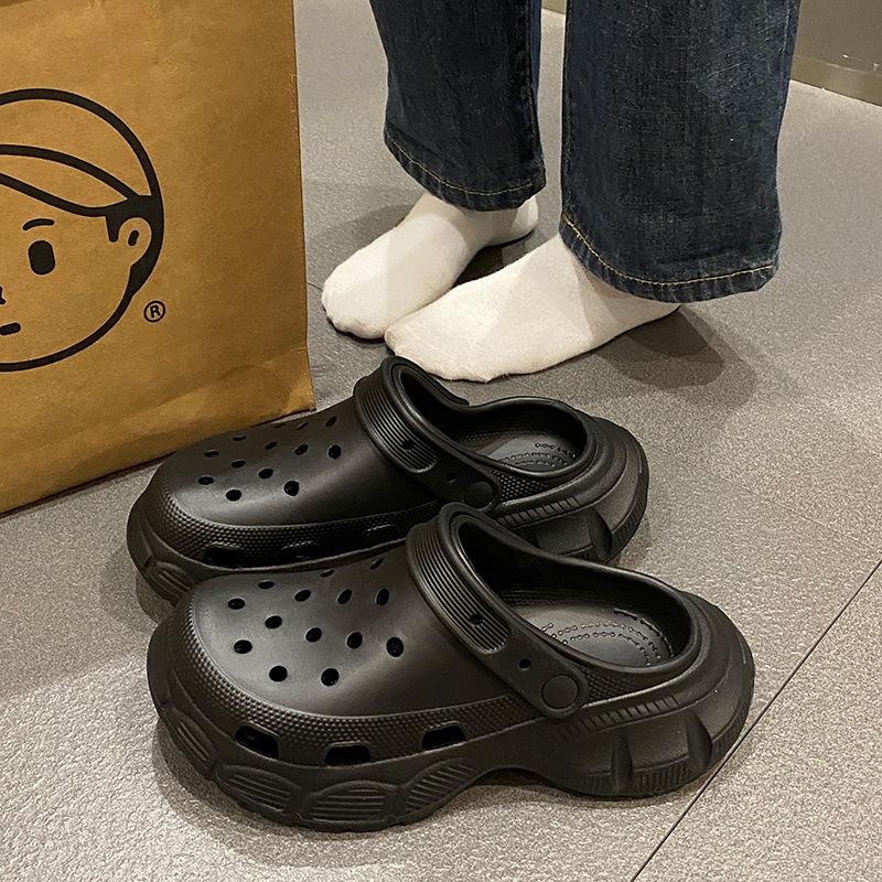 

Stepping on shit feels like thick sole heightening eva hole shoes men s summer outer wear sports non-slip deodorant cool slippers new couple 44-45