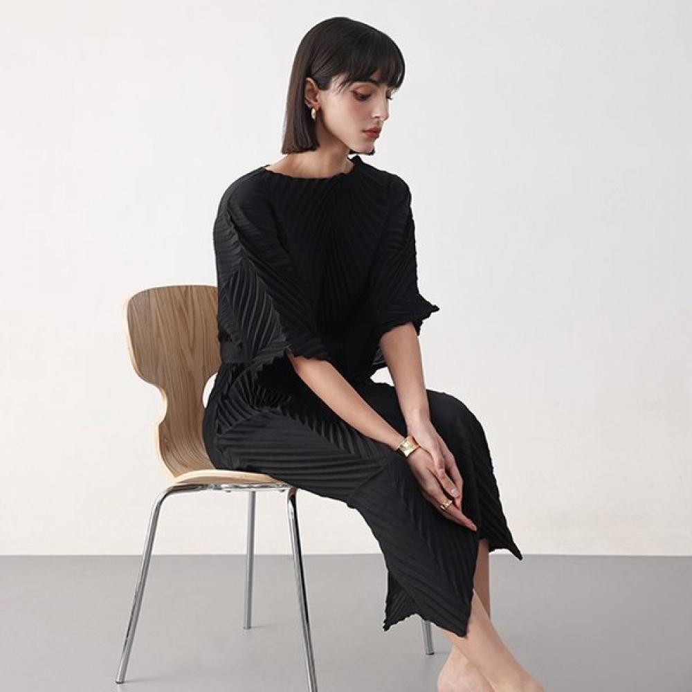 Brandname Diamond Pleats Dress