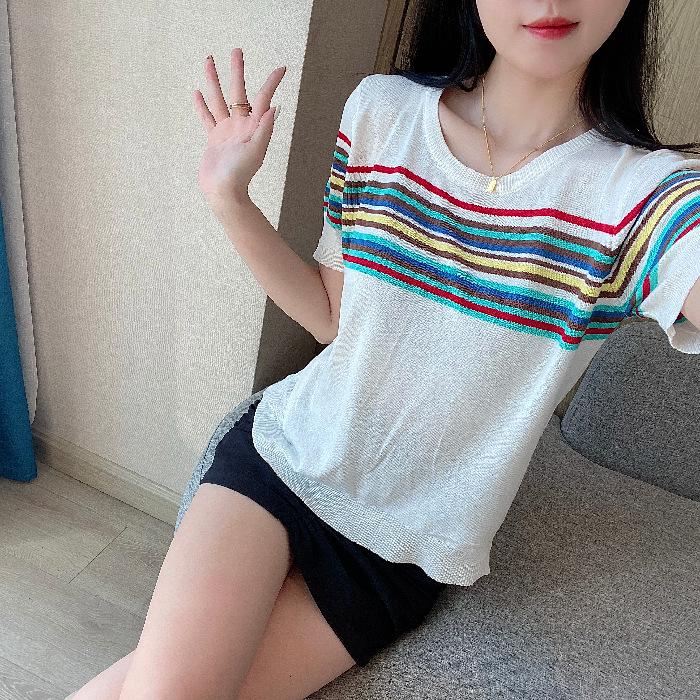 

Женский трикотажный топ с коротким рукавом в радужную полоску - Лето 2022 One Size белый