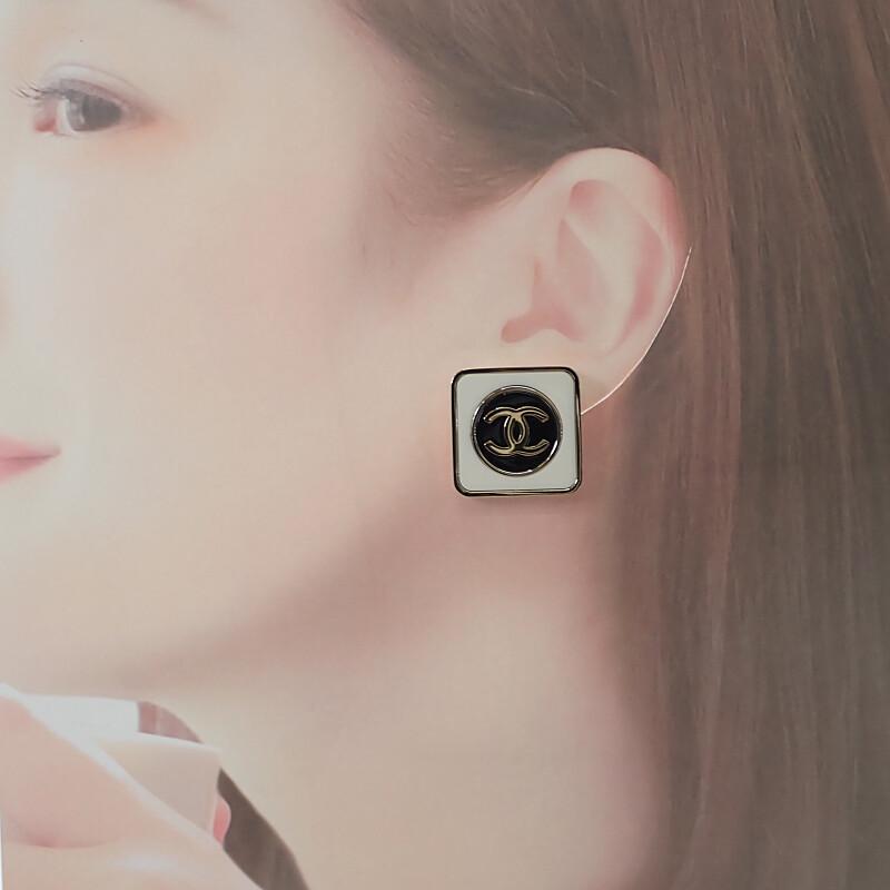 CHANEL AB9777 Pierce gold metal Women