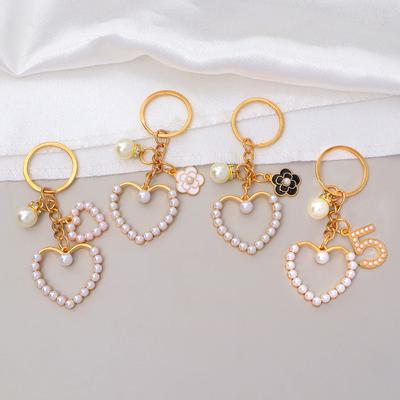 Retro Herz Anhänger Schlüsselanhänger Schwarz Weiß Kamelie Perle Anhänger Frauen Geldbörse Handtasche Zubehör Trendy Auto Schlüsselanhänger Reise Geschenk