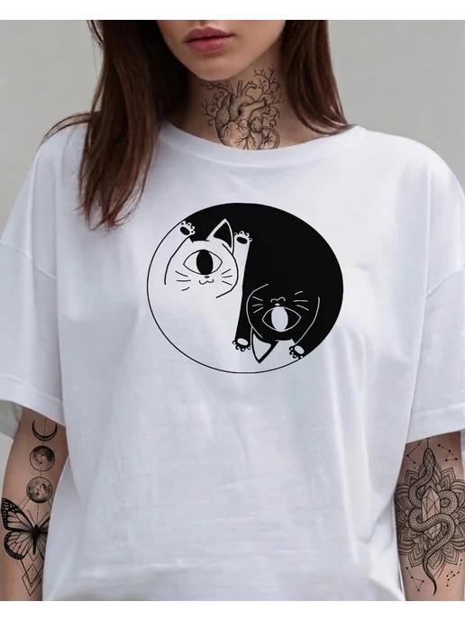 Summer T-shirt with a cat print S