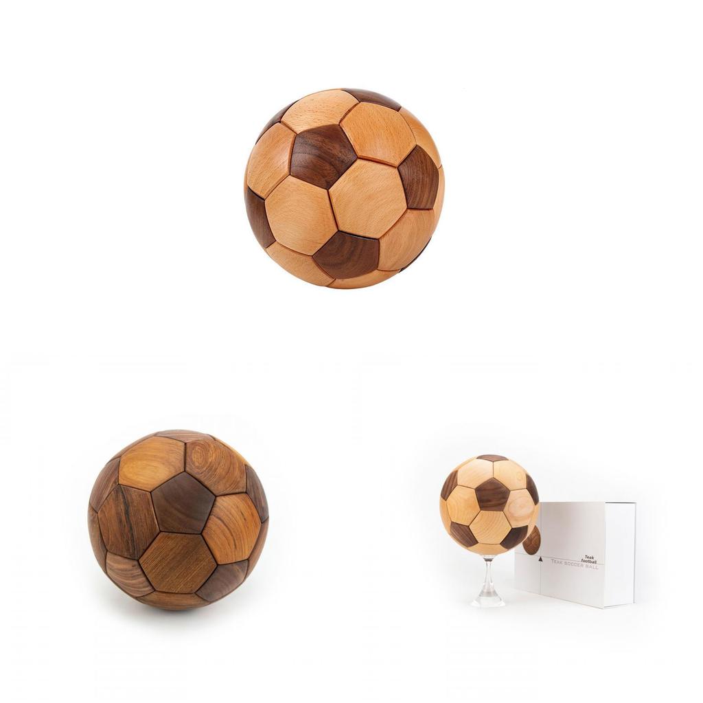 Teakholz Fußball Dekoration mit traditioneller Holzverbindung für Kinderzimmer und als Geschenk
