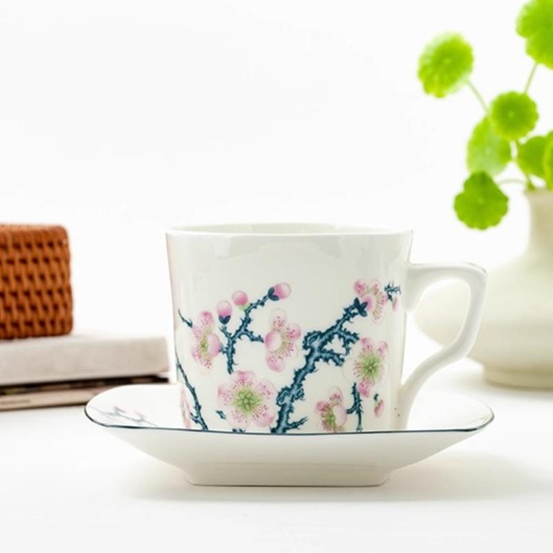 Kávový šálek s podšálkem z jemného kostního porcelánu s motivem kvetoucí švestky 300ml, barevné květiny, porcelánový čajový šálek s podšálkem