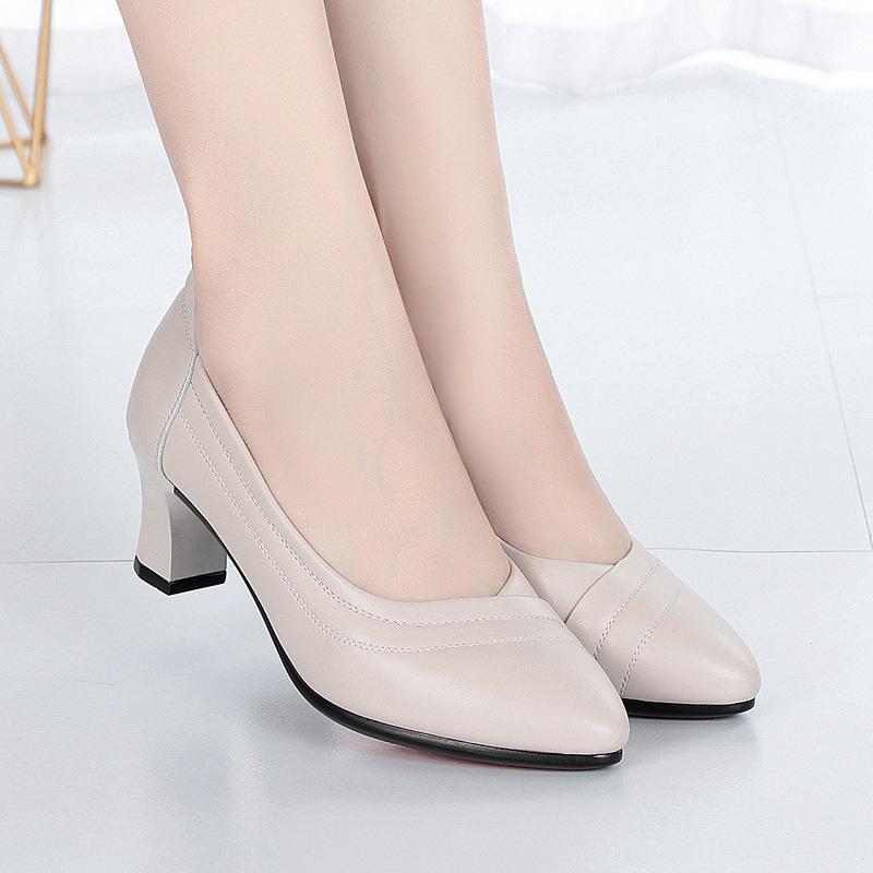 

Spring and Autumn Pointed Shallow Mouth Fashion, Comfortable, Lightweight, All-match Commuter Daily Thick-heeled Single Shoes 35