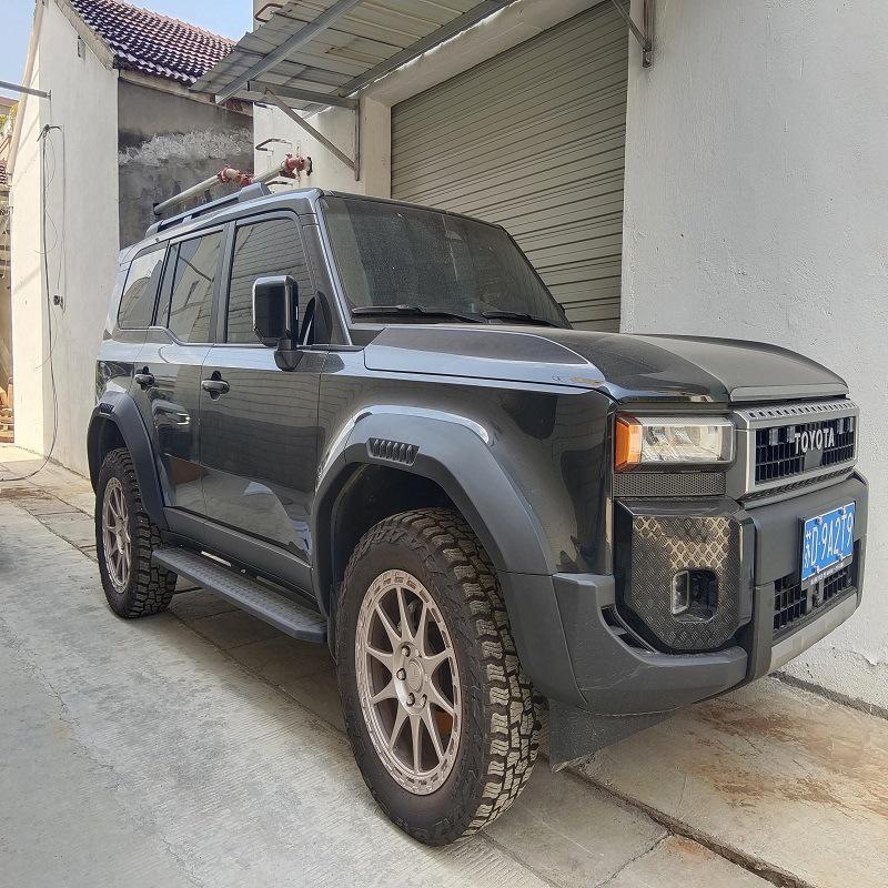 Prado LC250 Fender Flares Wheel Arch: Custom Modification, Widened and Thickened for Enhanced Installation