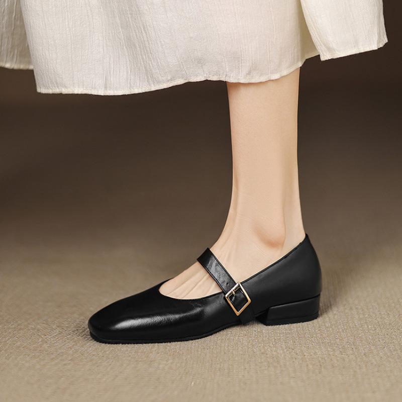 New Four-season Wear Square Head and One Foot Pedal Small Leather Shoes, Foot Cover Square Heel Low Heel Large and Small Size Women's Shoes, Light Mo