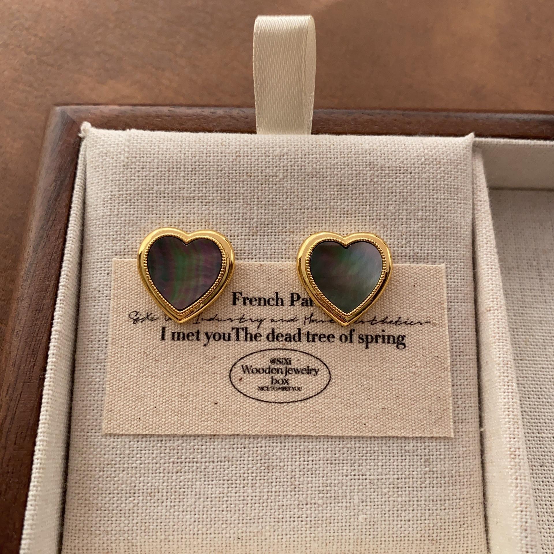 Fashion exquisite heart-shaped fritillary stud earrings light luxury gentle love high sense personality daily commuter earrings women