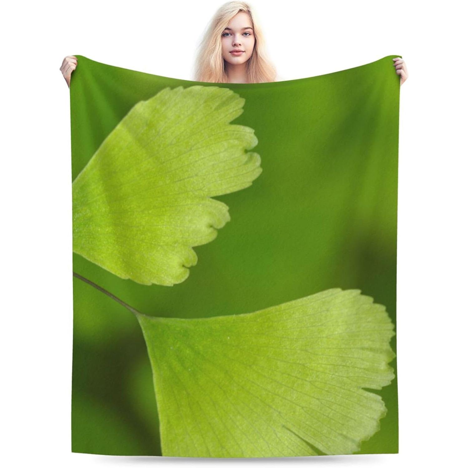 

Green Leaf Flannel Throw Blanket - Soft Plush Giant Leaf Design for Bed, Couch & Sofa - Accent for Plant Lovers (Green, 75x90cm